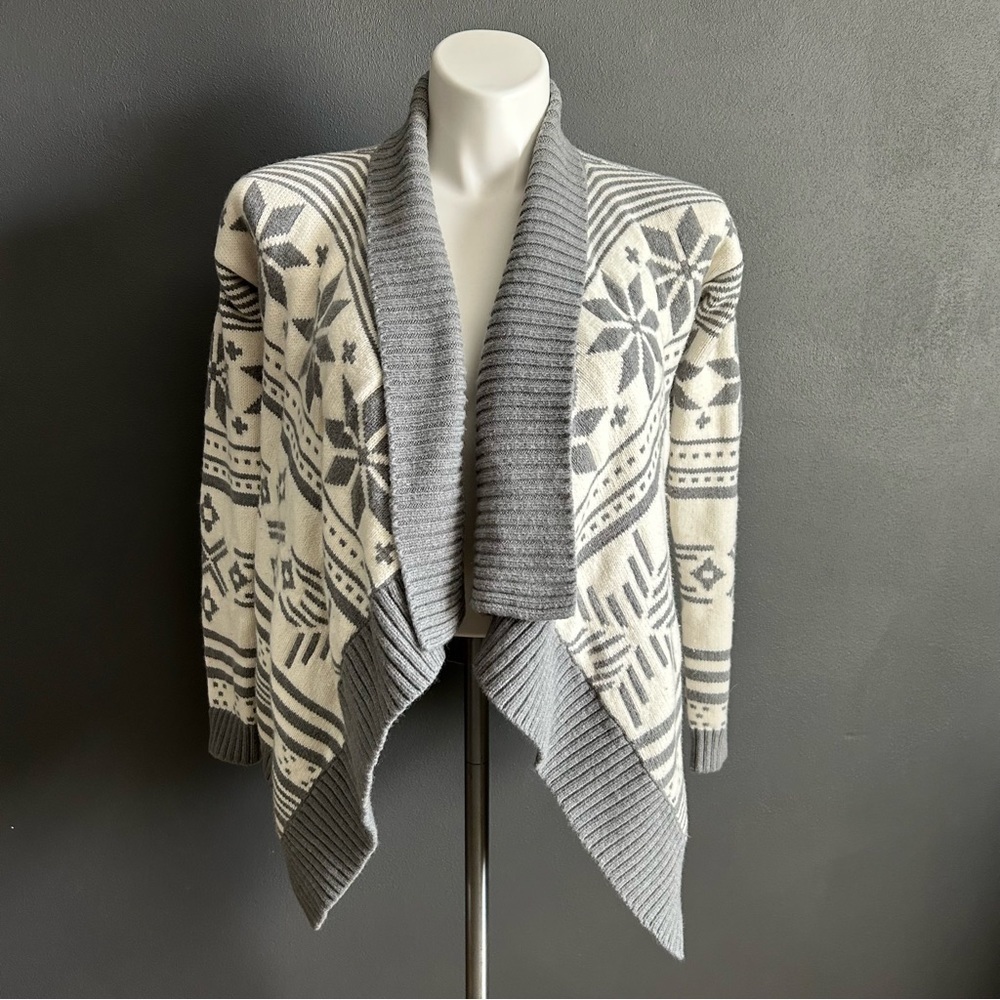 Express Gray & White Snowflake Open Front Cardiga… - image 1